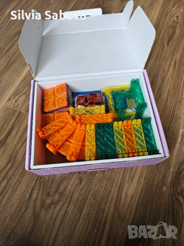 Магнитен конструктор - Магнитна писта със светеща количка, 52бр. части, снимка 4 - Коли, камиони, мотори, писти - 52390019