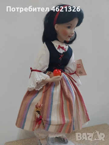 Колекционерска порцеланова кукла Снежанка от колекцията „Героини от приказните гори“ на Diana Effner, снимка 3 - Декорация за дома - 52043963