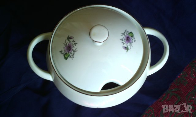 Красив порцеланов супник с теменужки от 80 те години. 2,5 литра., снимка 7 - Прибори за хранене, готвене и сервиране - 32417644