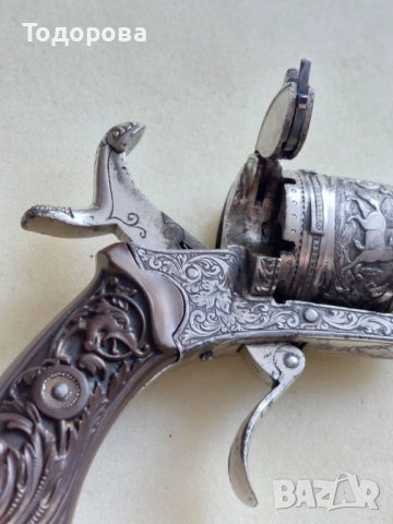 Прекрасно старо револверче с уникално красива гравюра,револвер,пищов, ятаган, сабя, 1 960 лв, снимка 18 - Антикварни и старинни предмети - 52093652