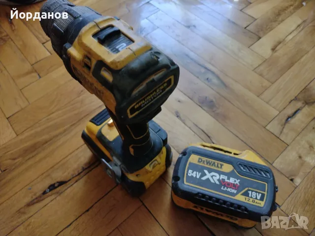DeWALT DCD708 Brushless за ремонт или части!, снимка 7 - Винтоверти - 56004524