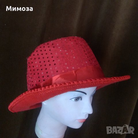 Червена шапка с лъскави кръгчета за парти/ Хелоуин/, снимка 1 - Шапки - 34433582