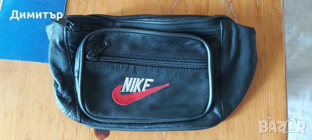 Продавам черна чанта от естествена кожа с три отделения с цип за кръста, снимка 1