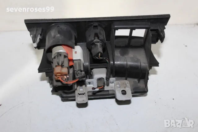 Пепелник запалка Мазда 3 2008 2.3i 158hp Mazda 3 седан  BP4L55211, снимка 3 - Части - 49833820