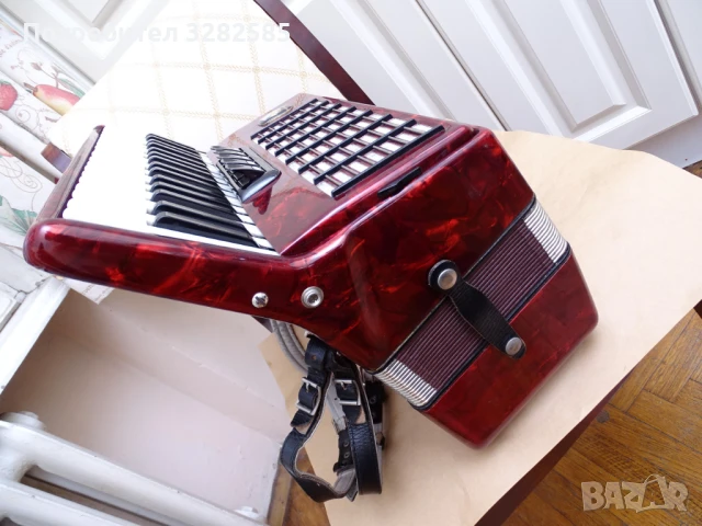 Акордеон Велтмайстер Стела 60 баса, снимка 4 - Акордеони - 50695868