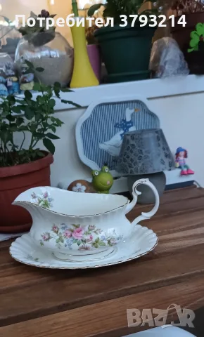 Royal Albert Moss Rose Чайник и сосиера, снимка 6 - Антикварни и старинни предмети - 56367656