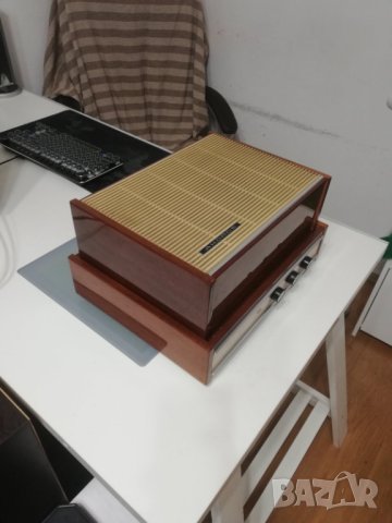 Прекрасен грамофон Рига моно с колона, снимка 2 - Грамофони - 40416195