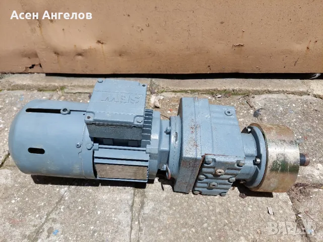 Електромотор 220Vс редуктор