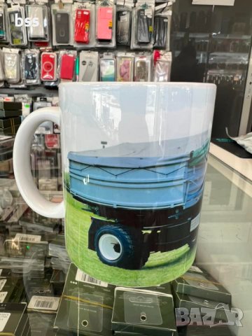 Бяла порцеланова чаша с изображение на легендарните немски камиони ИФА / IFA, снимка 3 - Чаши - 38793370