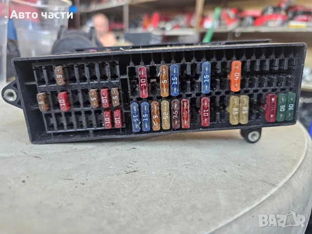 КУТИЯ С ПРЕДПАЗИТЕЛИ ЗА VOLKSWAGEN TOURAN 2003 1T2970076 C4