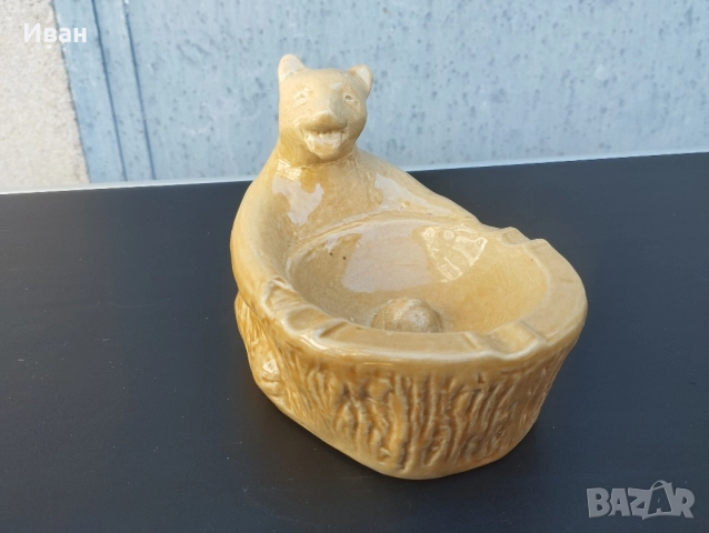 Винтидж порцеланова мечка пепелник