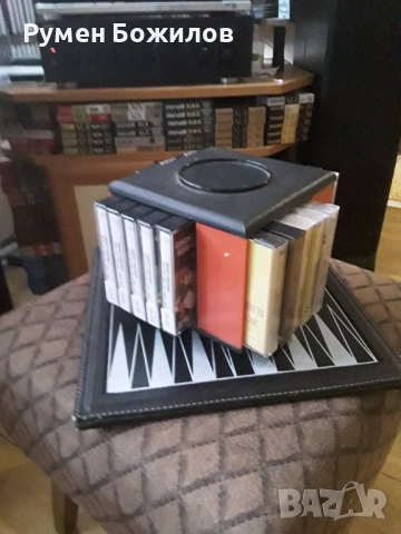 20 добри и запазени касети + подарък касетник