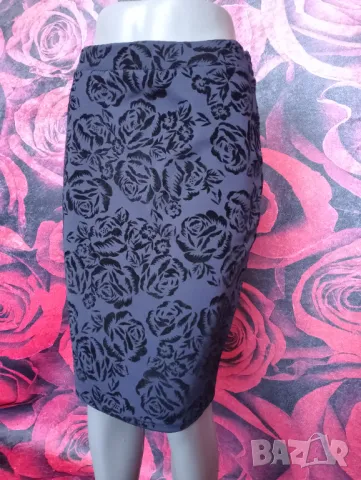 Тъмно лилава еластична пола до коляното на черно цветя Л, снимка 5 - Поли - 48620442