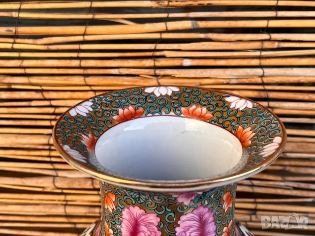 Ръчно рисувана порцеланова ваза в китайски стил – Famille Rose, снимка 3 - Антикварни и старинни предмети - 50779605