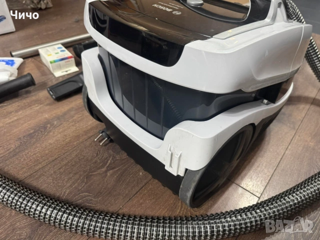 Перяща прахосмукачка Bosch BWD421PRO – мокро и сухо почистване, снимка 9 - Прахосмукачки - 53246647
