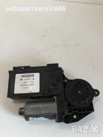 Мотор за стъклоповдигач за задна дясна врата за Porsche Cayenne 4.5 V8 (2005) 0130821764 