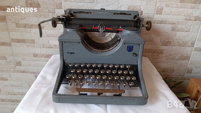 Стара пишеща машина TRIUMPH STANDART 12 - Made in Germany - 1940 година - Антика, снимка 9 - Антикварни и старинни предмети - 42249822
