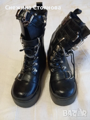 Дамски готик пънк ботуши