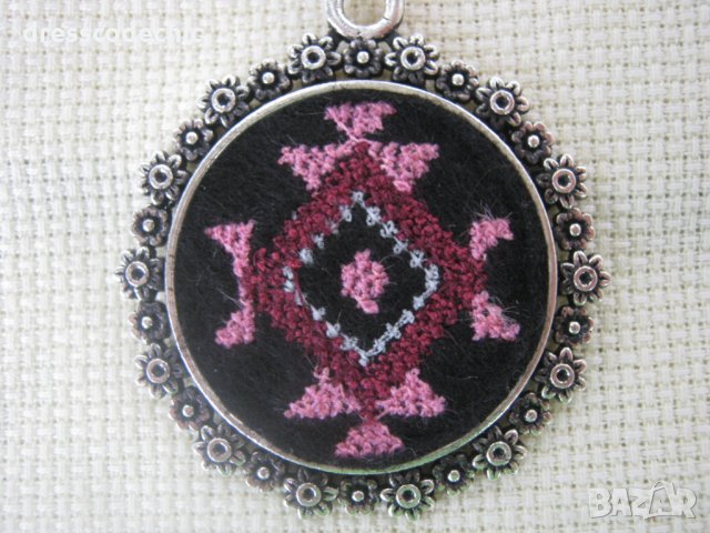 Бродирани бижута с шевици 2, снимка 15 - Колиета, медальони, синджири - 29697661