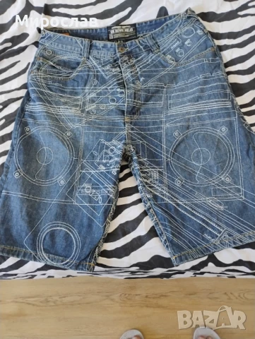 Които разбира тук се спира.