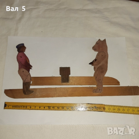 Много стара дървена играчка