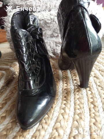 Красива бота от черен лак, снимка 3 - Дамски боти - 52344019