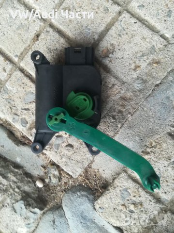 Моторче клапи парно за Ауди А4 Б6 Б7 Audi A4 B6 B7/ 8Е1820511B / 0 132 801 303 