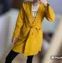 Тънко палто с качулка цвят горчица 