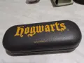 твърд калъф за очила с дизайн на Хари Потър и жълт надпис „Hogwarts“с кърпичка, снимка 1