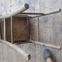Столове  -4 дървени старинни и 2 метални-с дефекти  и подлежащи на ремонт, снимка 4 - Антикварни и старинни предмети - 34593711