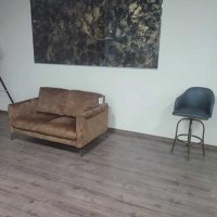 Дизайнерски кафяв диван от плат кадифе двойка, снимка 2 - Дивани и мека мебел - 42422504
