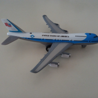 Метални Boeing 787 и 777, 2 пластмасови изтребителя, снимка 6 - Колекции - 39234082