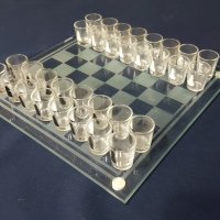 Стъклен шах-Игра за пиене.Фигурите на шаха са чашки., снимка 5 - Антикварни и старинни предмети - 29160978