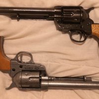 Нестреляща колекционерска реплика на емблематичният револвер Колт 45 писмейкър. За колекция, игра и , снимка 7 - Колекции - 31459290