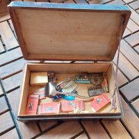 Кутия с аксесоари за бръснене и подстригване, снимка 5 - Антикварни и старинни предмети - 40696518