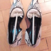 Дамски обувки бяло змийски принт №38 Нови на ток с над 30% отстъпка, снимка 2 - Дамски обувки на ток - 31959272