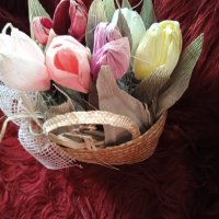 Цветя в красива ръчно плетена кошница , снимка 5 - Изкуствени цветя - 39885509