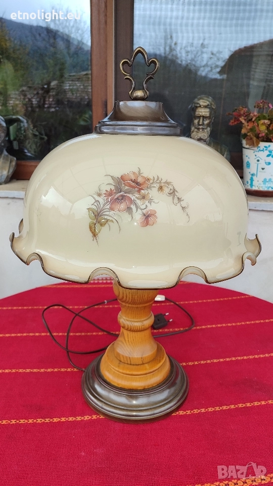 Красива голяма настолна лампа с голяма куполна стъкленица с флорални мотиви , снимка 1