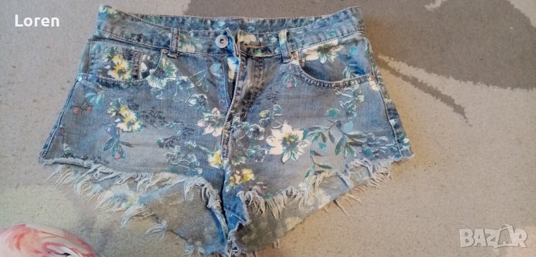 Страхотни къси дънки като нови на цветя, снимка 1