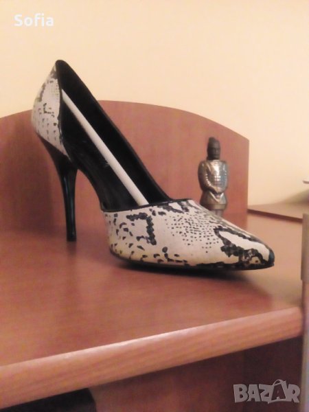 Дамски обувки бяло змийски принт №38 Нови на ток с над 30% отстъпка, снимка 1