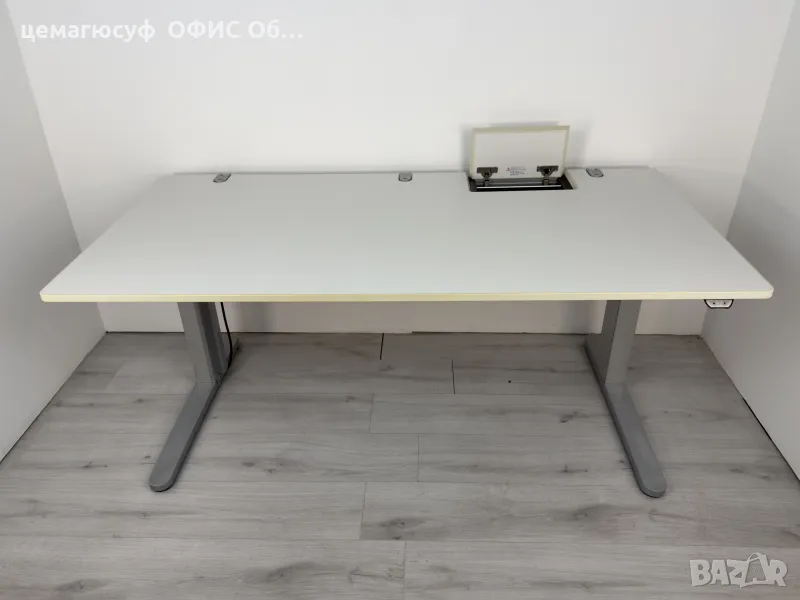 Бяло електрическо бюро с регулируема височина – VS Марка, снимка 1