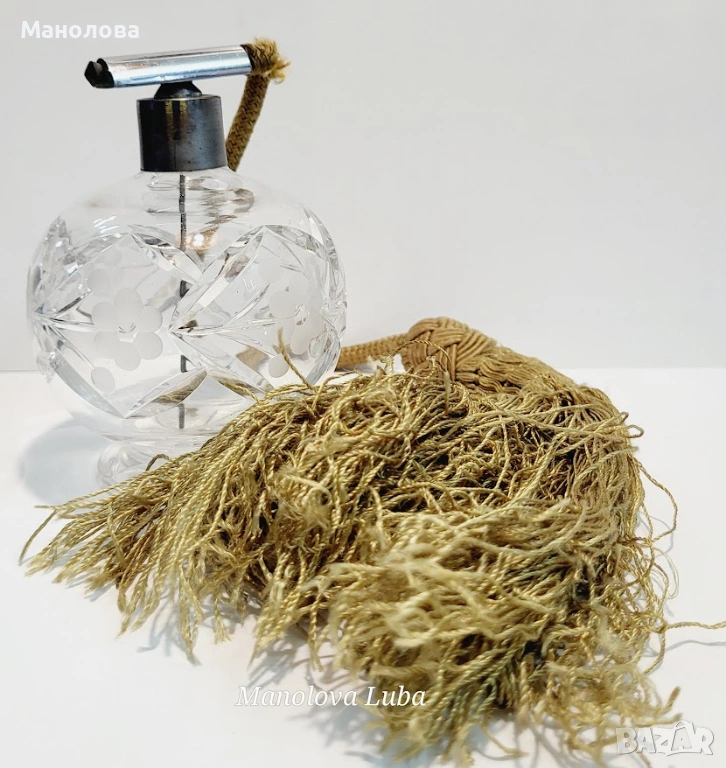 Голяма ръчно изрязана кристална стъклена бутилка за парфюм в стил Art deco с пулверизатор, снимка 1