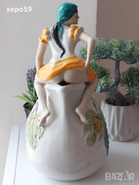 Много рядка авторсака порцеланова кана за вино-еротика/вместимост-1500-1800 мл., снимка 1