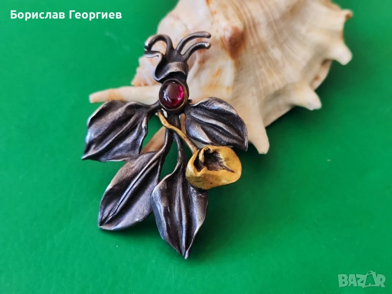 Сребърен медальон брошка с гранат 925, снимка 1