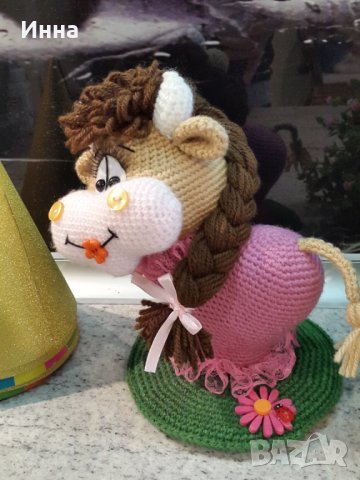 Подарок ”Влюбена кравичка”, Плетена играчка, Ръчно изработена, Перфектен подарък , снимка 8 - Романтични подаръци - 31569226