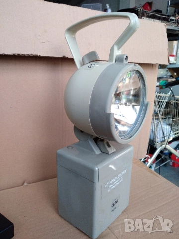 Акумулаторен фенер с Li-Ion батерия, снимка 2 - Прожектори - 52846557