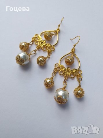 Прелестно нежни висящи обеци в стил Рококо с кристални перли и орнаментирана основа в цвят злато, снимка 12 - Обеци - 29750103
