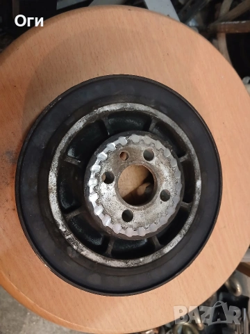 Демпферна шайба колянов вал за Фолксваген Голф 3 , Пасат В4 и Т4 1.9D 028 105 243 H, снимка 2 - Части - 54193375