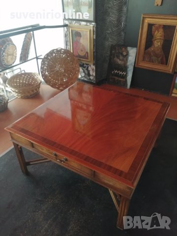 Старинна дървена маса холна