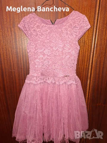 Официална рокличка за момиче на 11-12год.Цена 40лв.